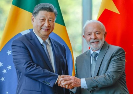 Lula e Xi Jinping vão se reunir em maio na China para fortalecer relações comerciais em meio ao tarifaço de Trump