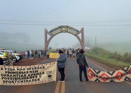 VÍDEO: Manifestação de índios provoca interdição total da SC-155, em Abelardo Luz