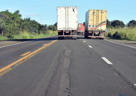 Andarilho provoca interdição do anel viário em Campo Grande