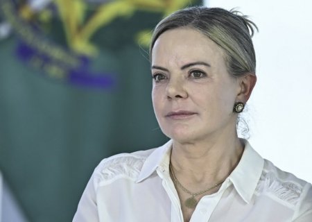 Gleisi diz que governo vai debater com Motta e líderes cargos ao Centrão