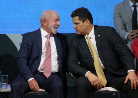 Lula diz a Alcolumbre que decidiu por Messias no STF, mas indicação fica para depois da Ásia